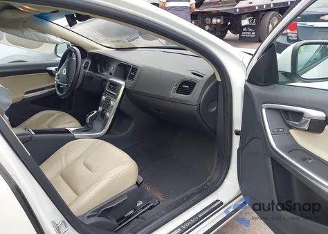 2017 Volvo S60 T5 Dynamic z USA, uszkodzony, nr VIN YV140MTL6H2439325